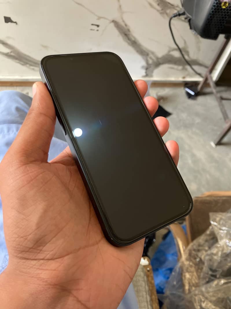 Apple iPhone 13 5