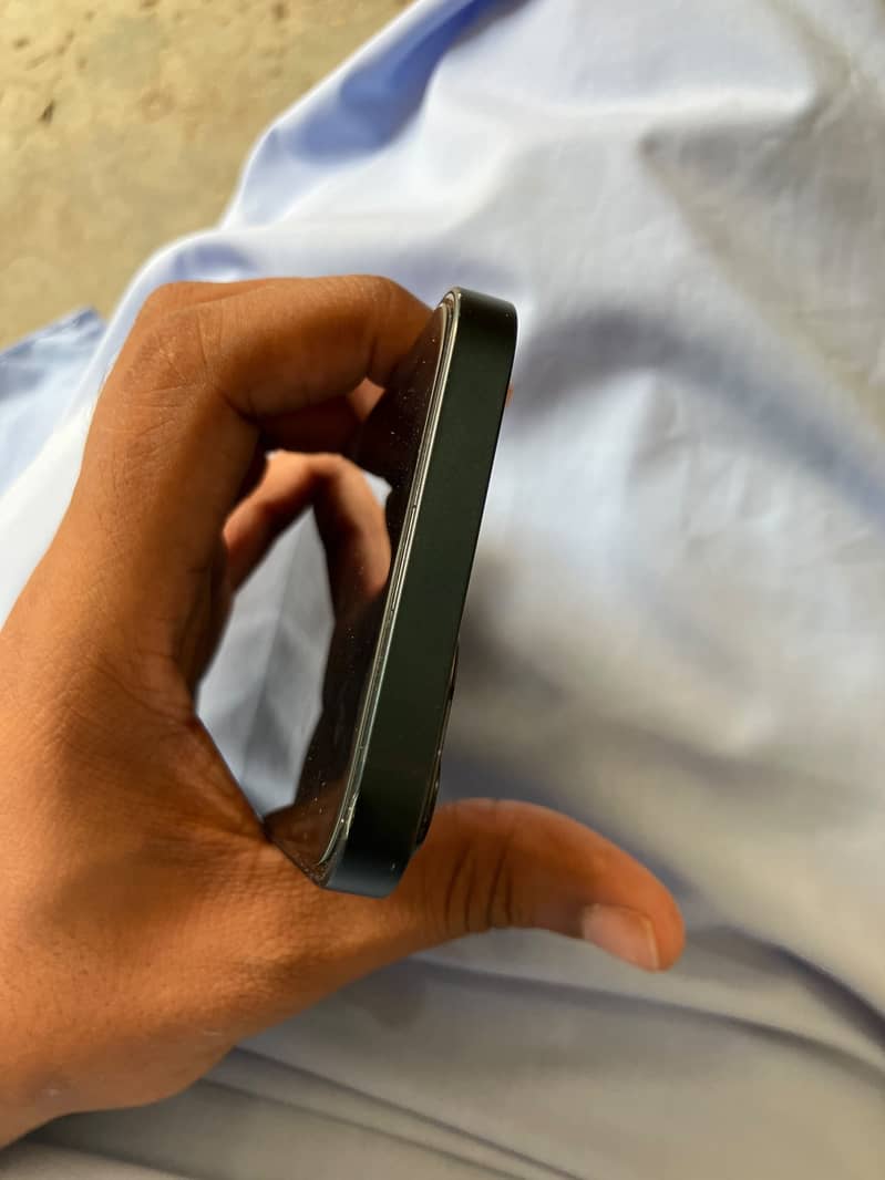 Apple iPhone 13 6