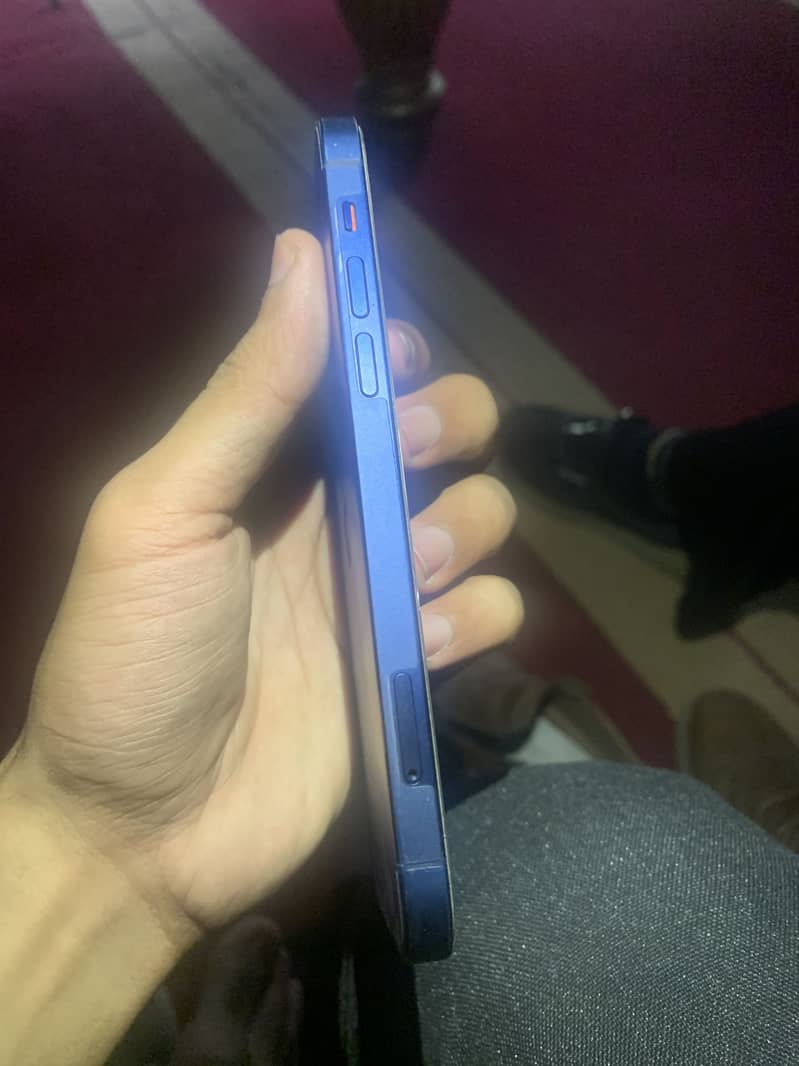 Apple iPhone 12 3