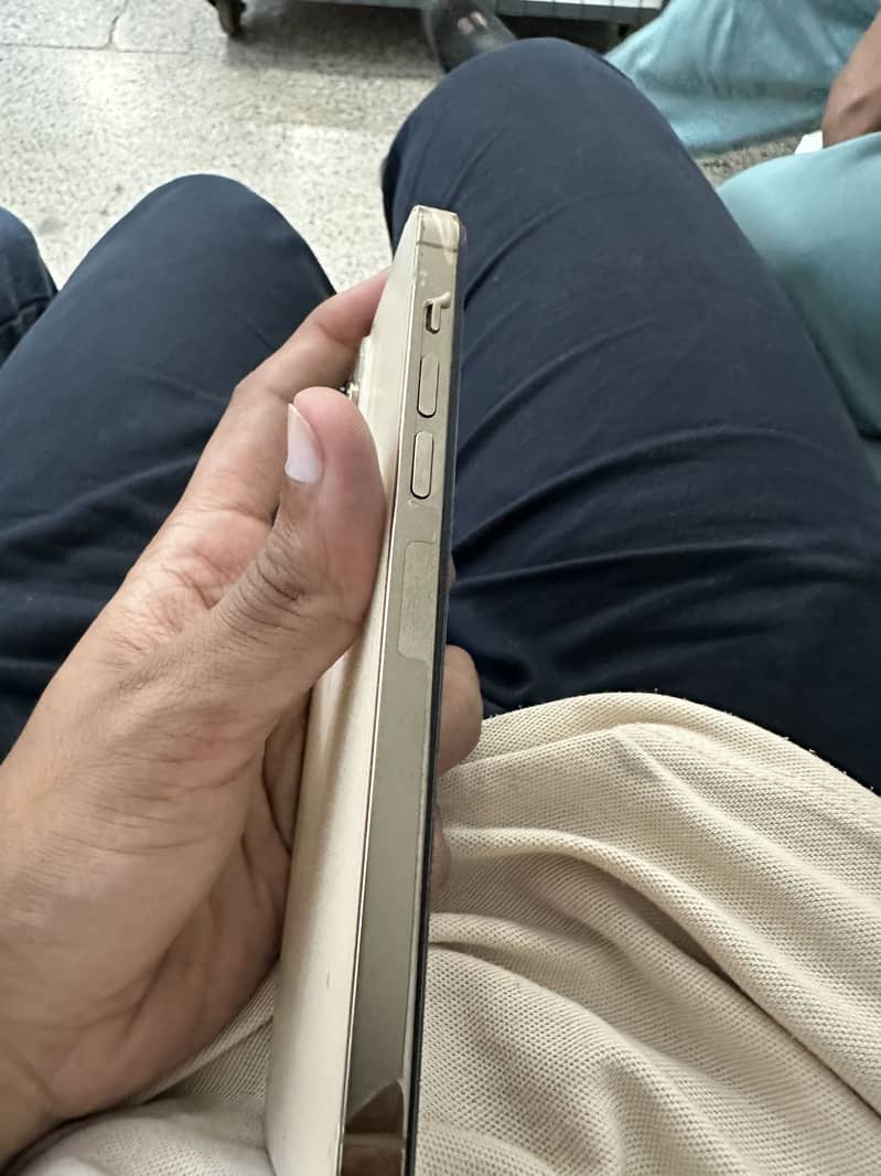 Apple iPhone 14 Pro Max 0