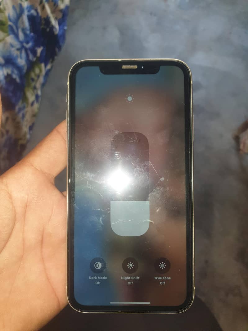 Apple iPhone XR 4