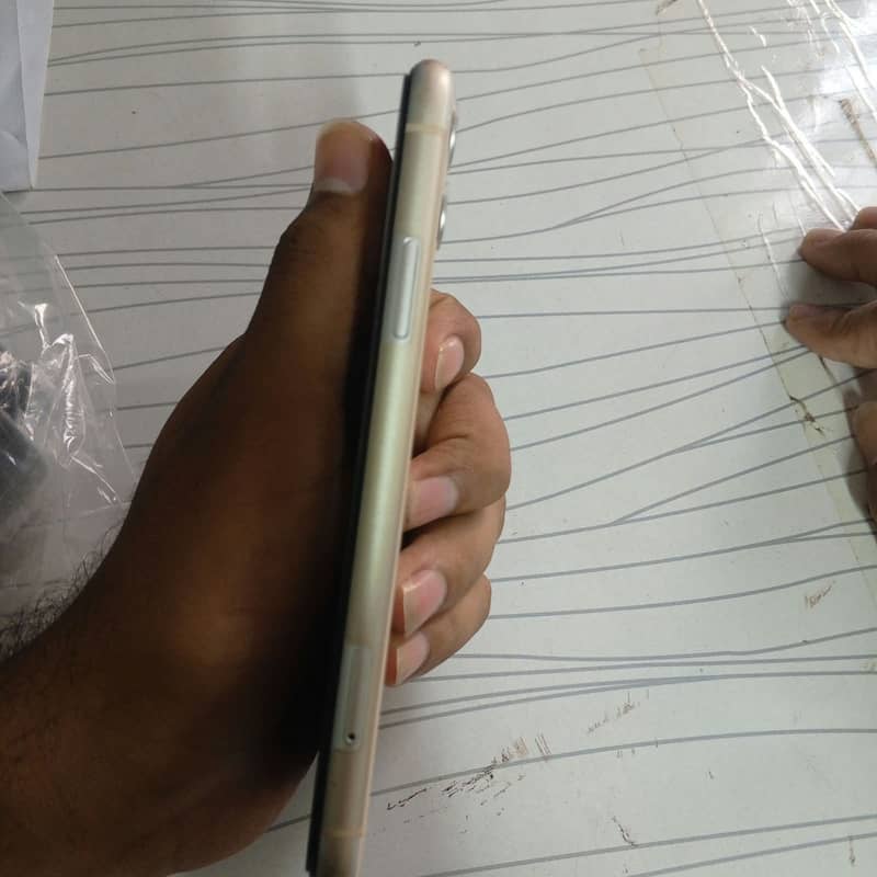 Apple iPhone 11 5