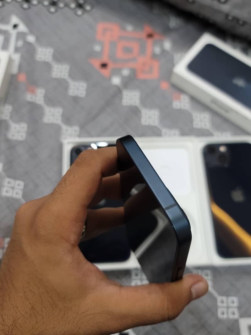 Apple iPhone 13 3