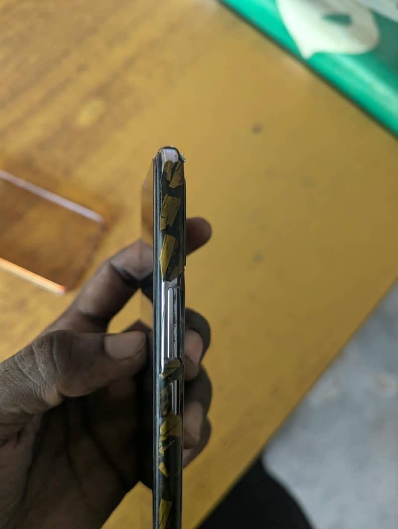 Vivo V21 3
