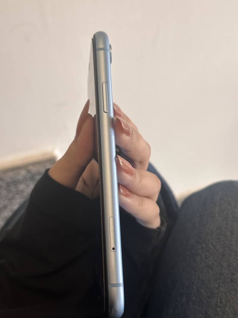 Apple iPhone XR 1