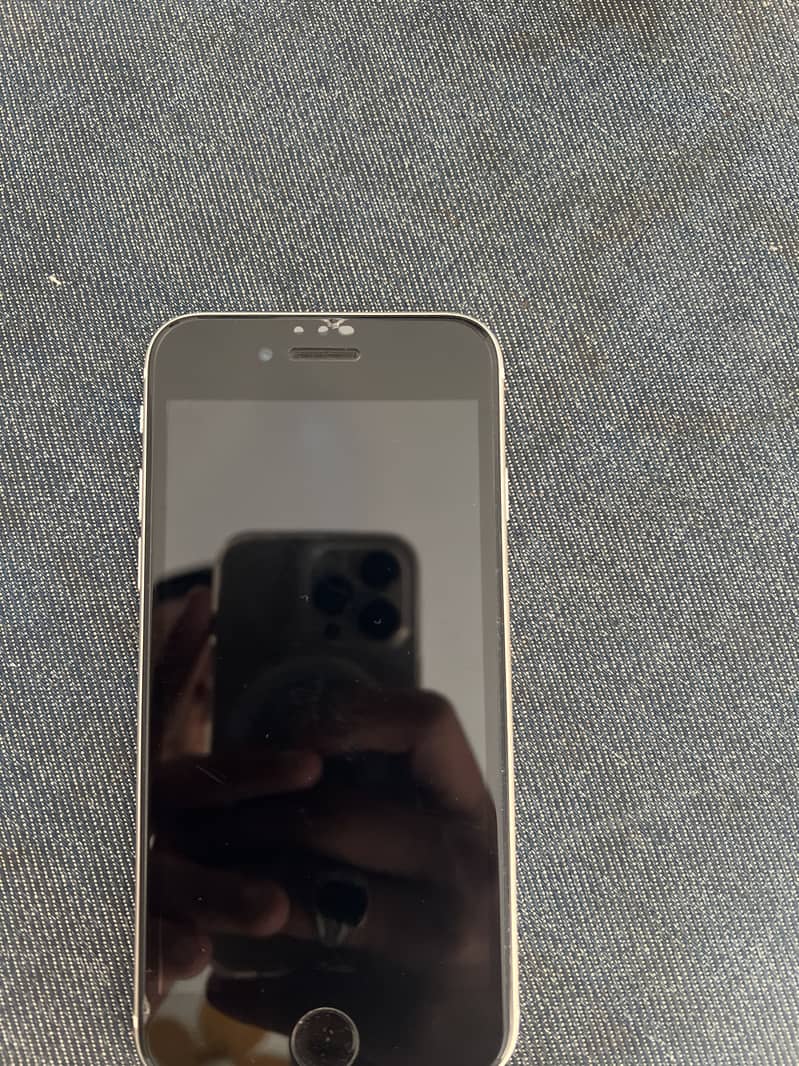 Apple iPhone SE 3 1