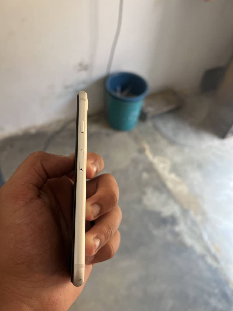 Apple iPhone SE 3 2
