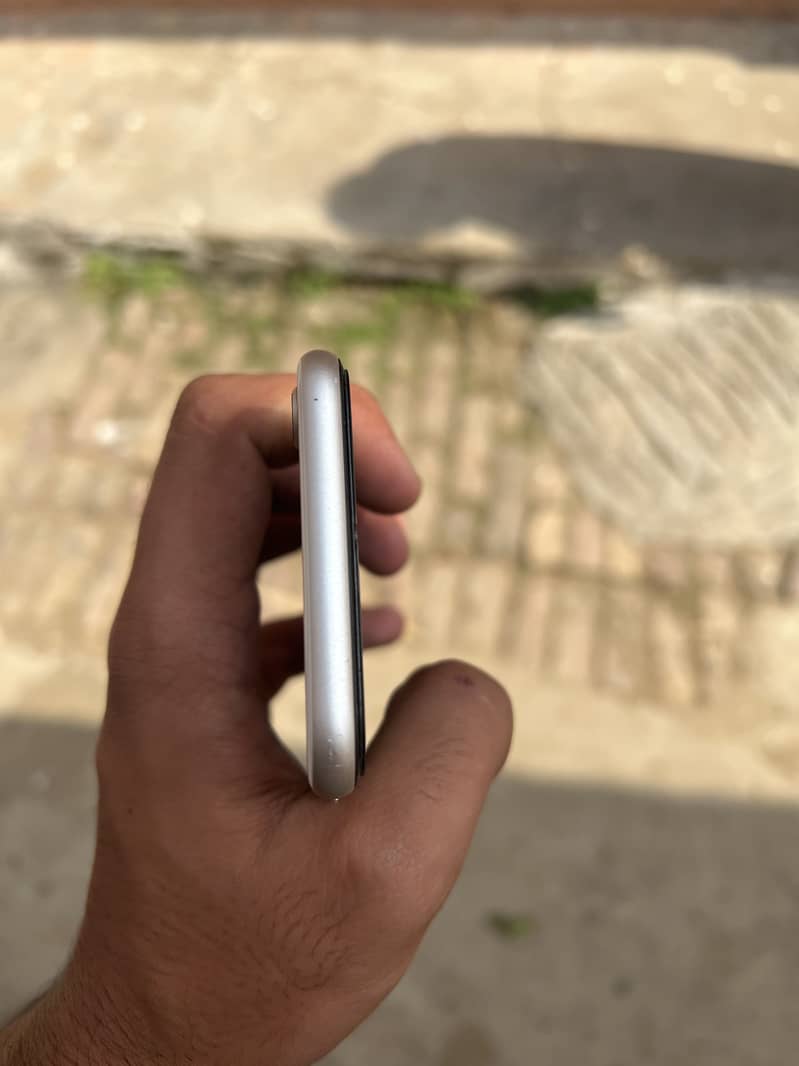 Apple iPhone SE 3 4