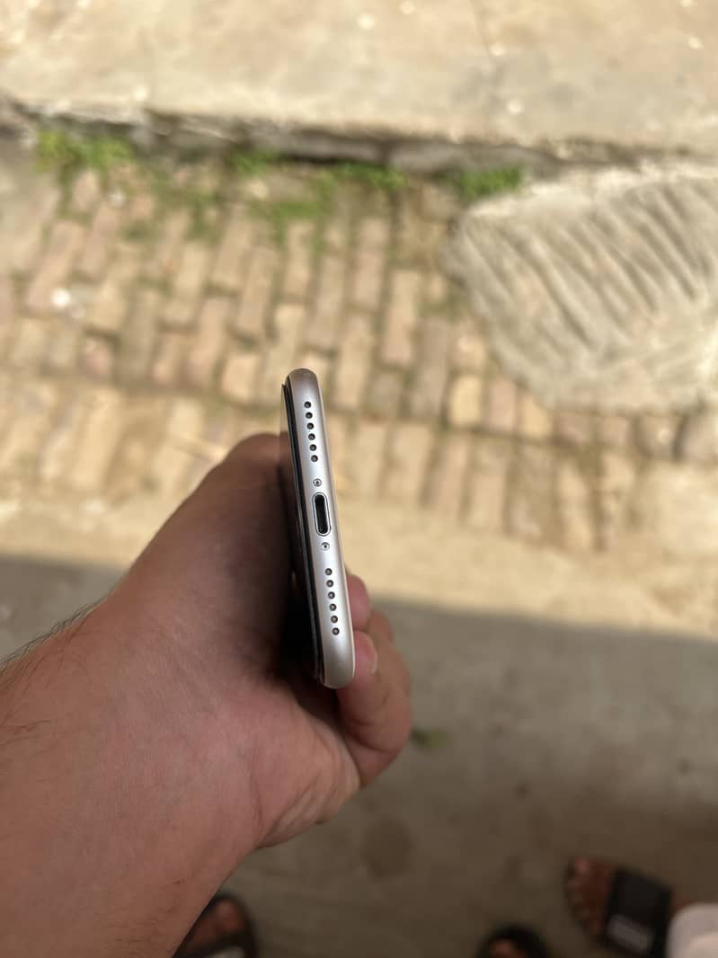 Apple iPhone SE 3 5
