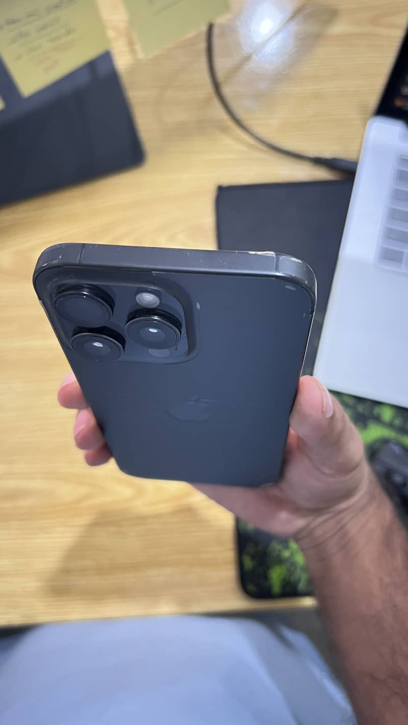 Apple iPhone 15 Pro Max 2