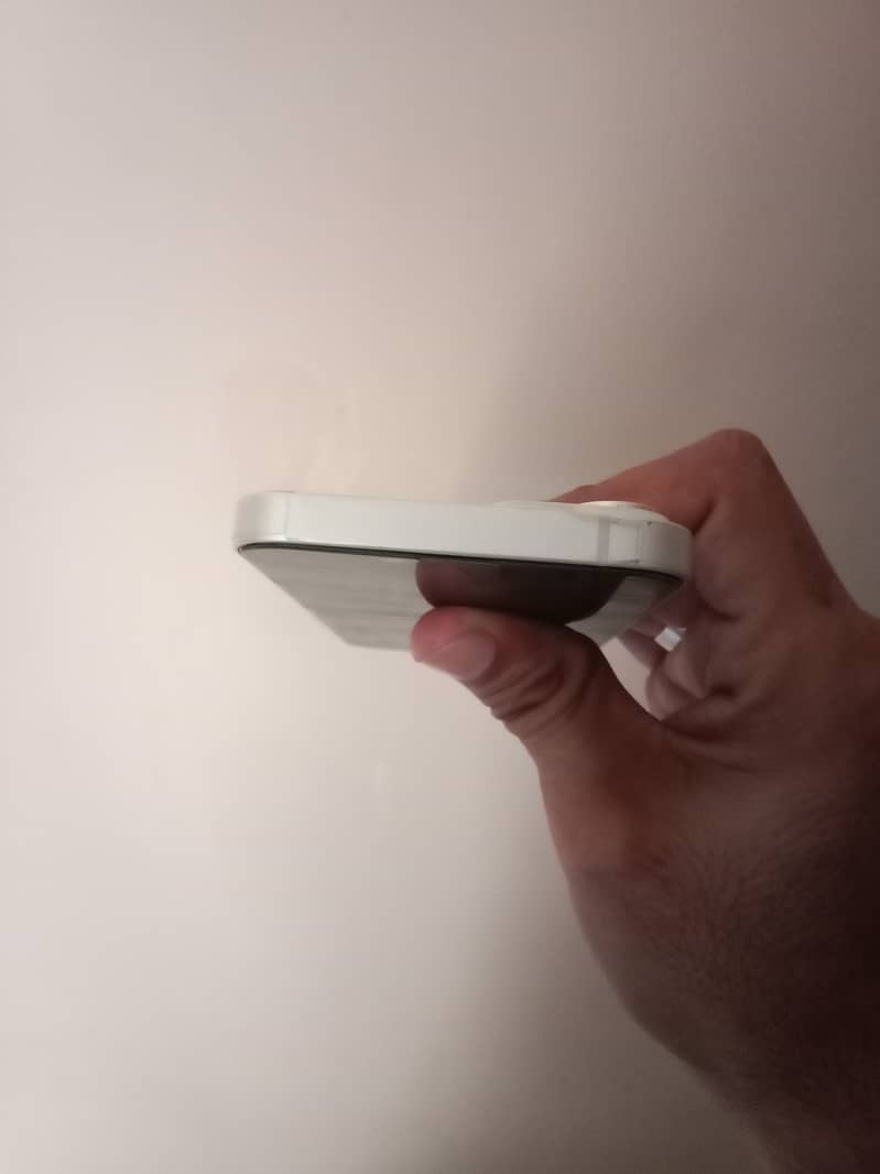 Apple iPhone 14 4