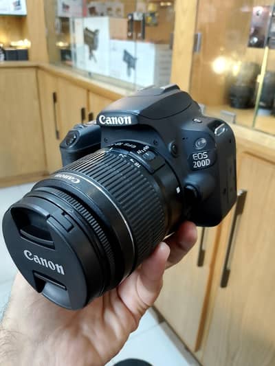 Canon Eos 200D with 18-55mm lens