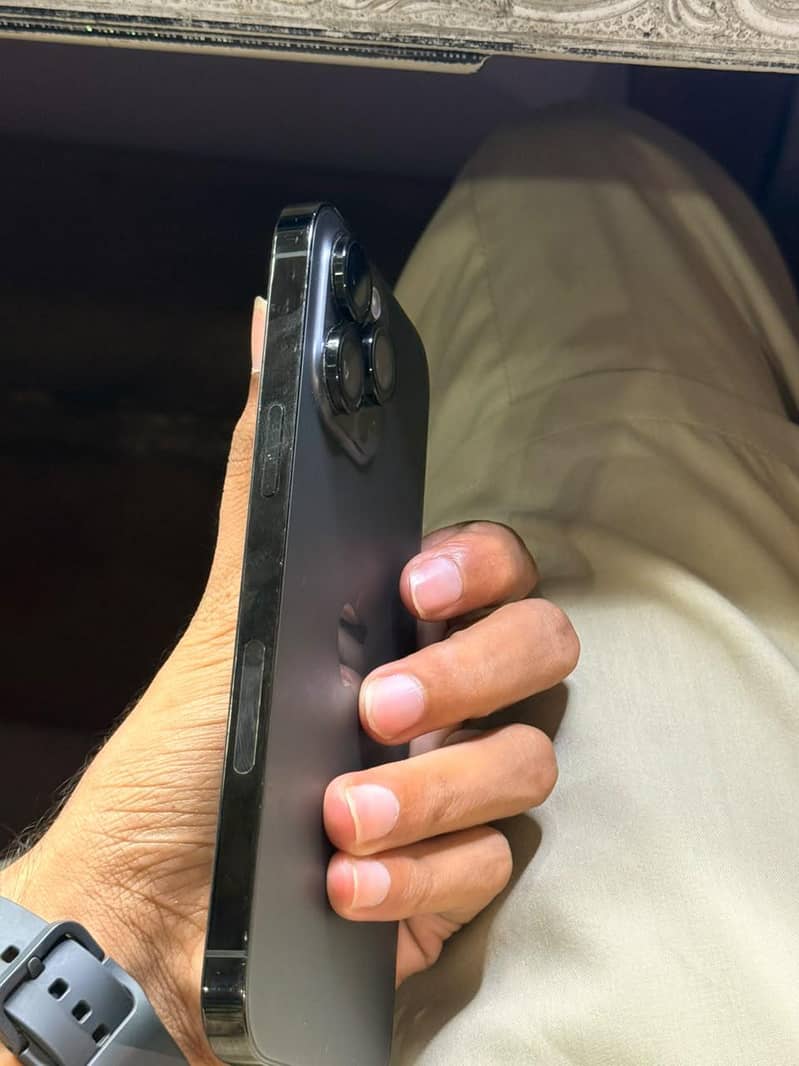 Apple iPhone 14 Pro Max 1