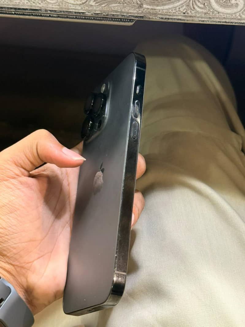 Apple iPhone 14 Pro Max 4
