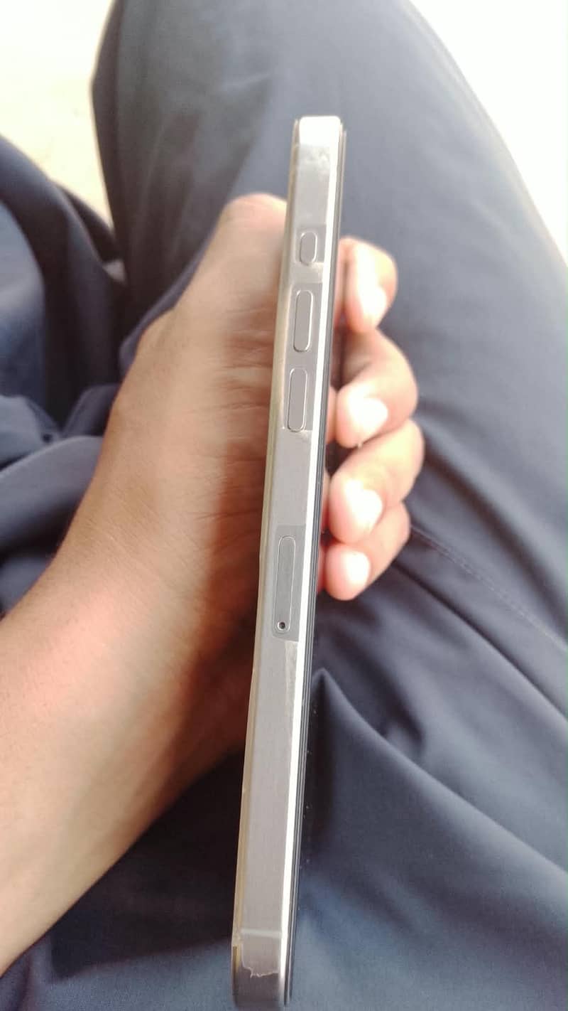Apple iPhone 15 Pro Max 3