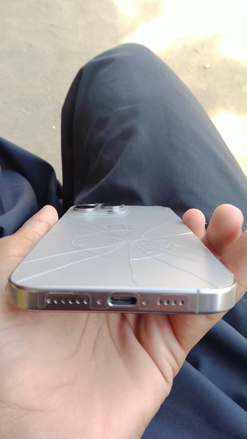 Apple iPhone 15 Pro Max 5