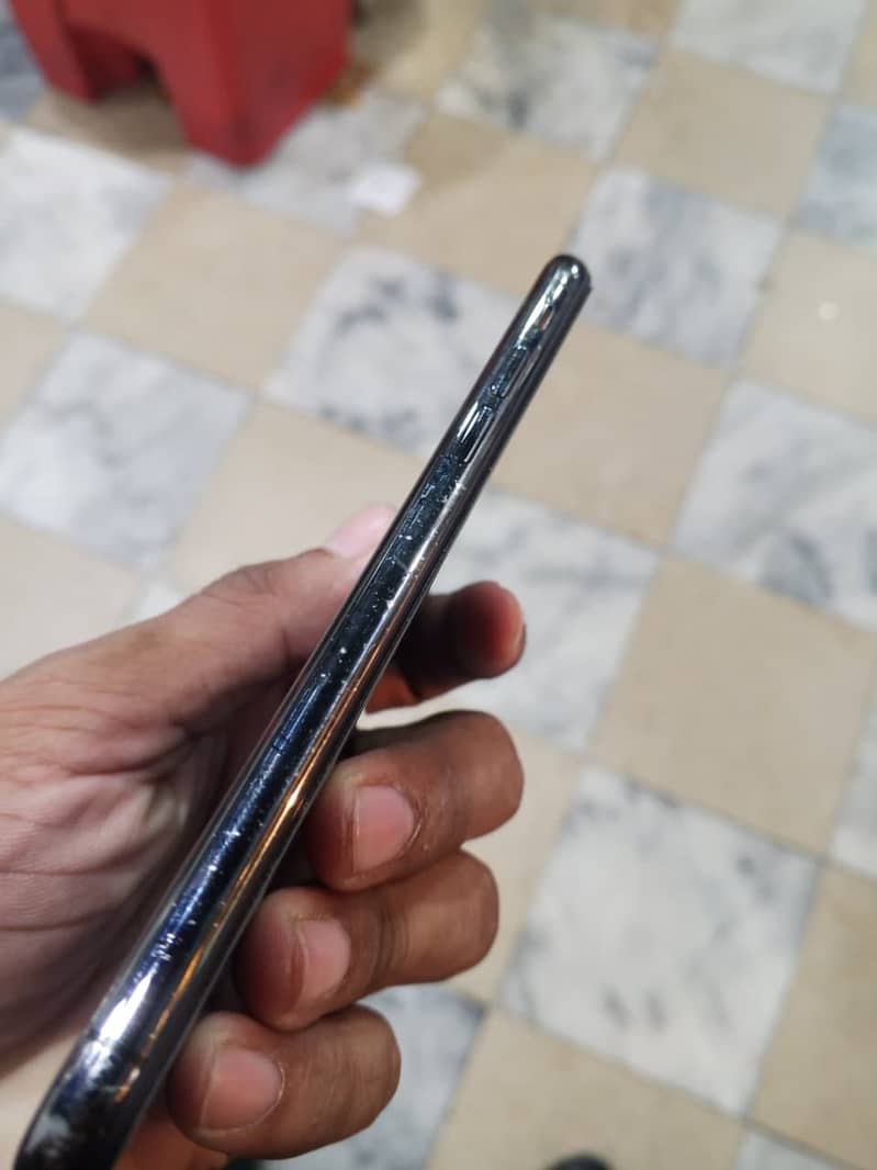 Apple iPhone X 4