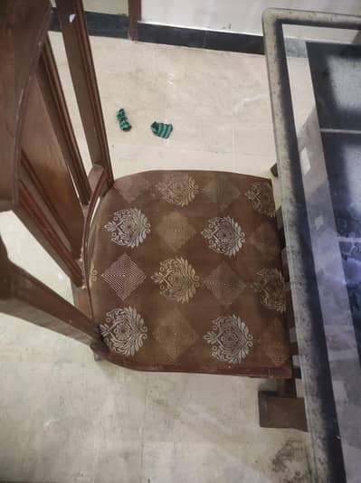 Dining Table with Six chairs in Good condition
