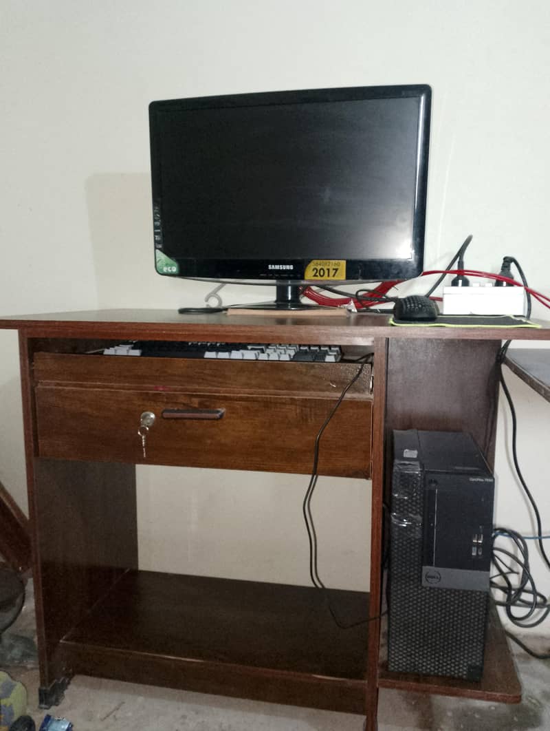 Computer wooden table 0