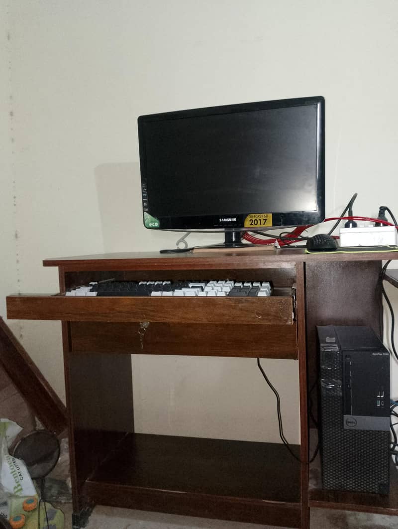 Computer wooden table 1
