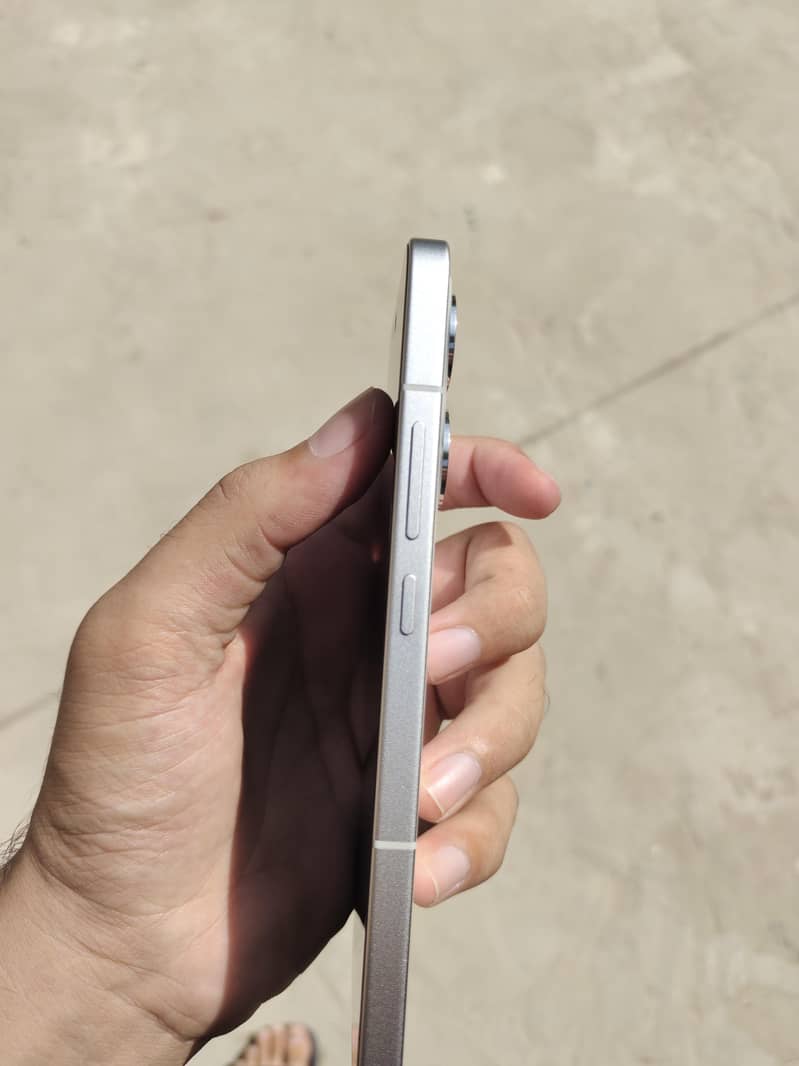 OPPO Reno13 3