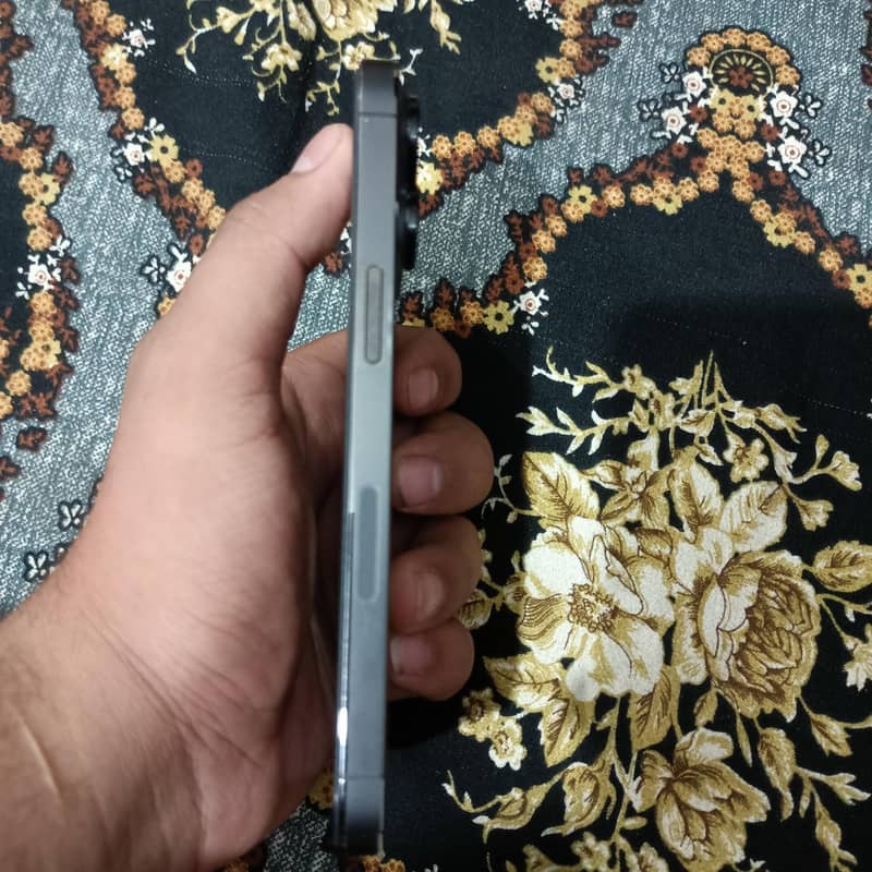Apple iPhone 13 Pro 4