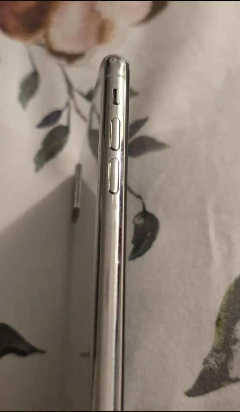 Apple iPhone X 3