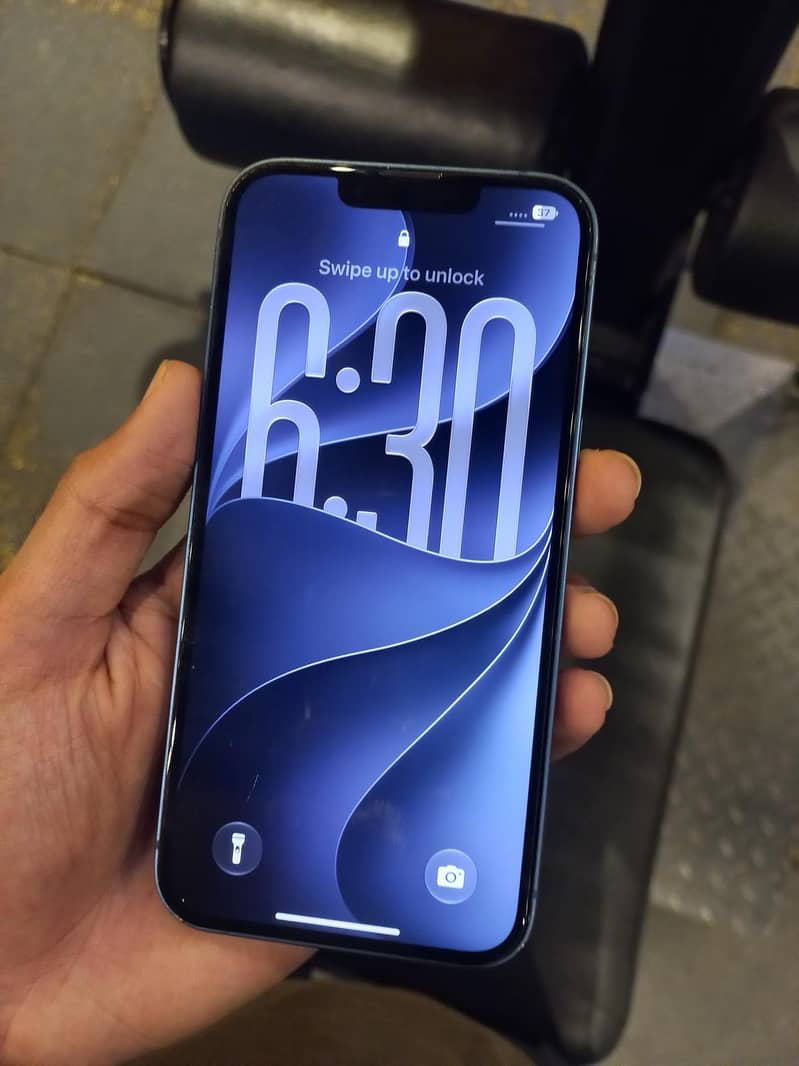 Apple iPhone 13 jv 0