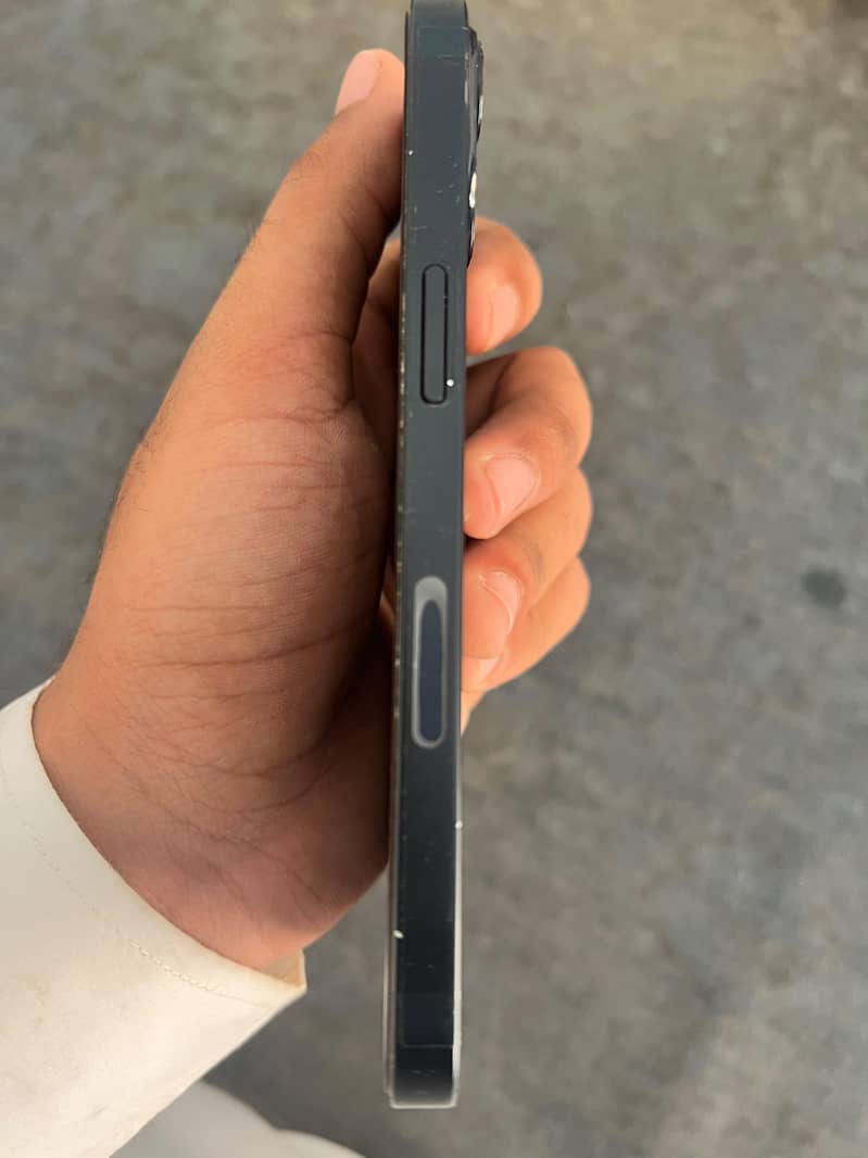 Apple iPhone 13 4