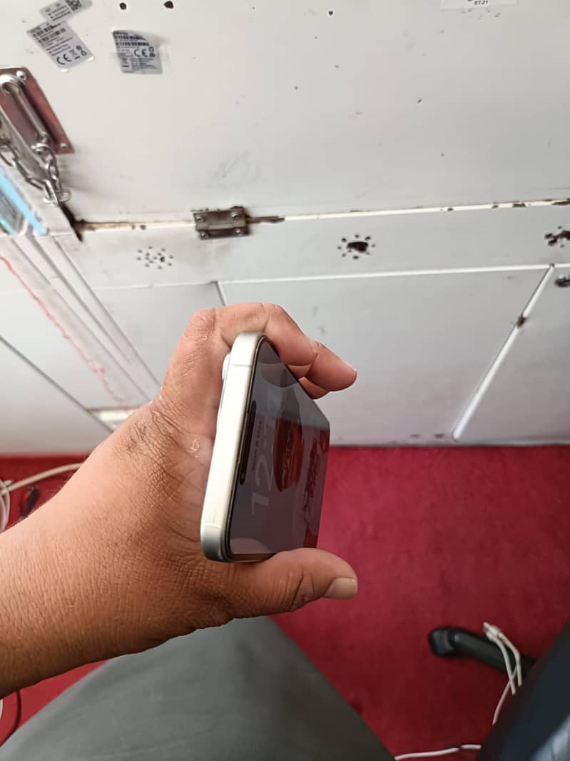 Apple iPhone 15 Pro Max 2