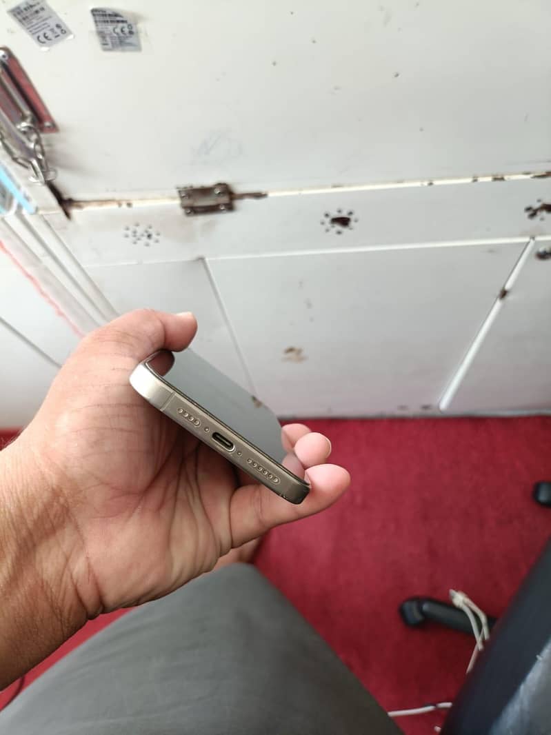 Apple iPhone 15 Pro Max 3