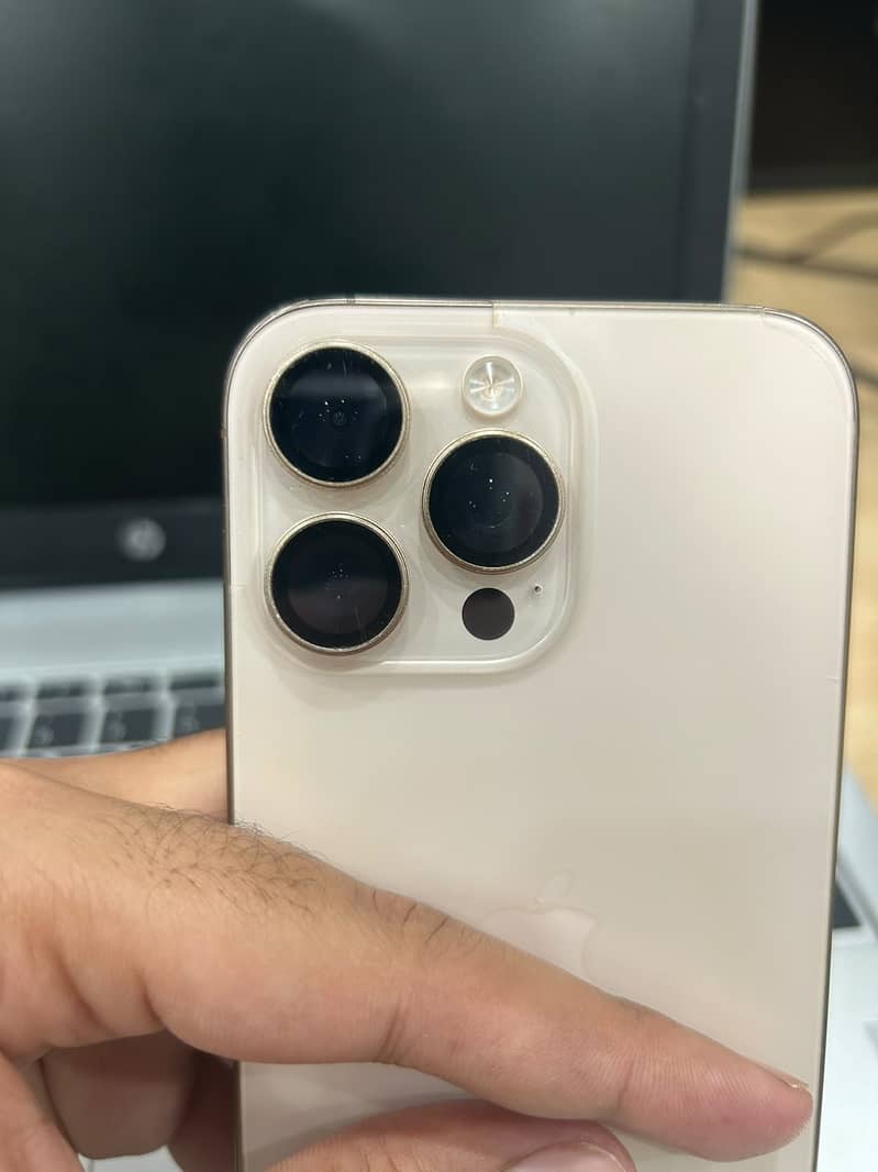 Apple iPhone 16 Pro Max 1