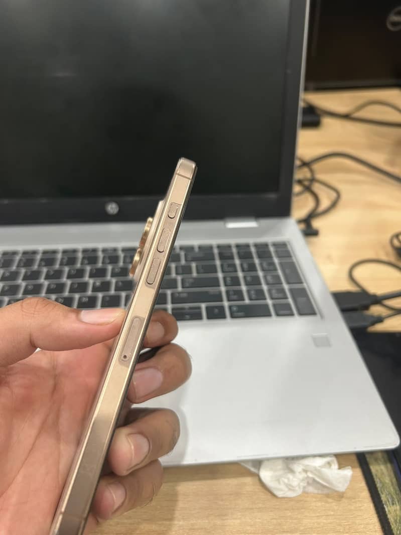 Apple iPhone 16 Pro Max 3