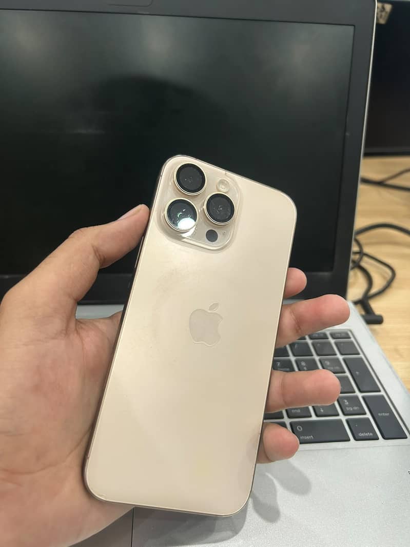 Apple iPhone 16 Pro Max 4