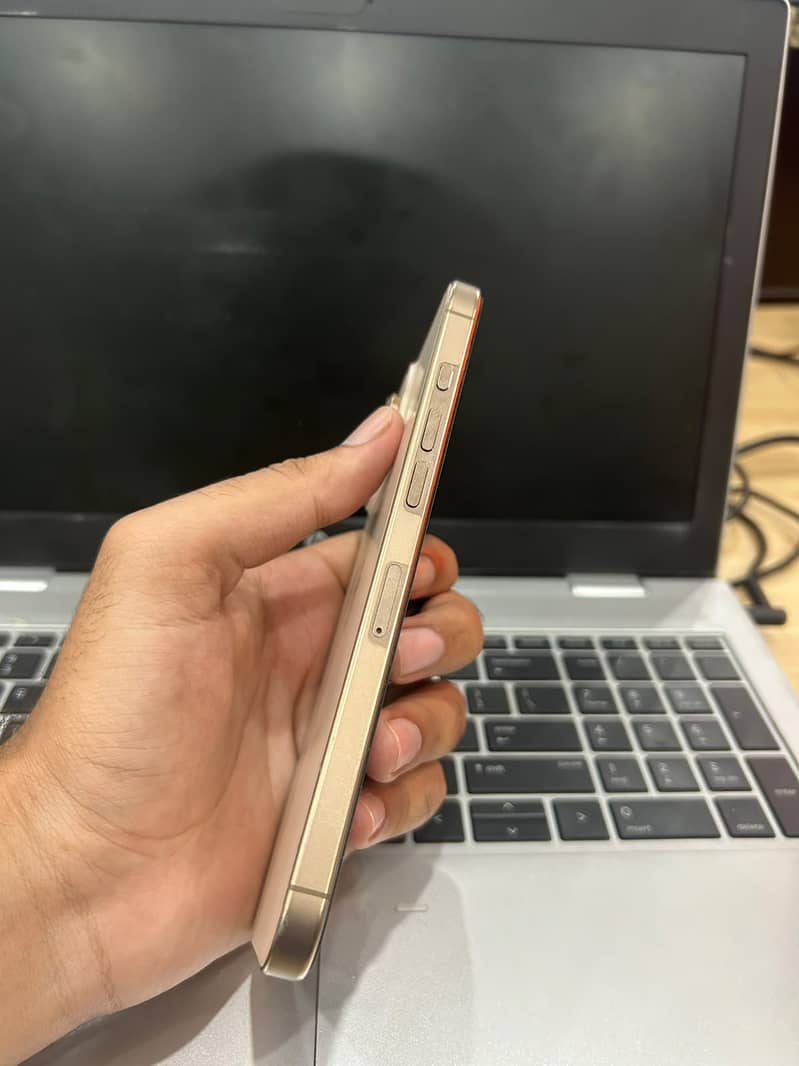 Apple iPhone 16 Pro Max 6