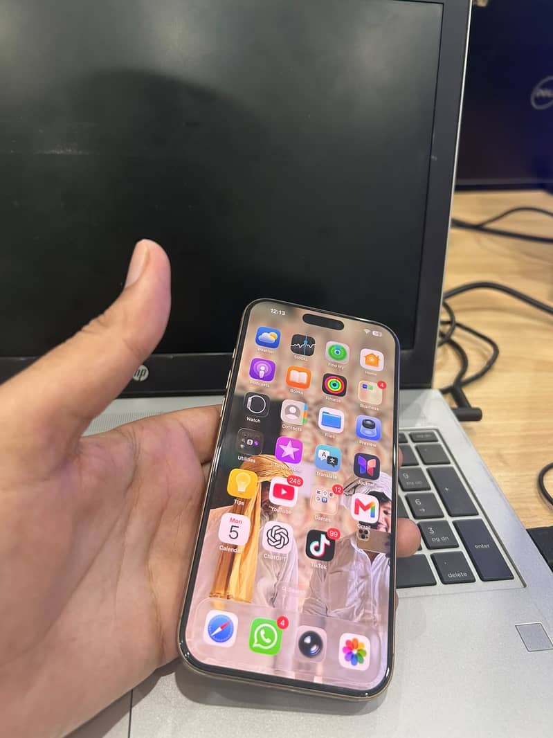 Apple iPhone 16 Pro Max 8