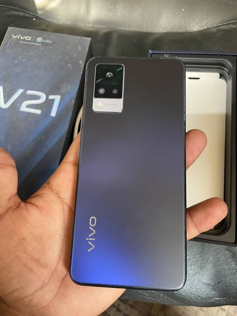 Vivo V21 1