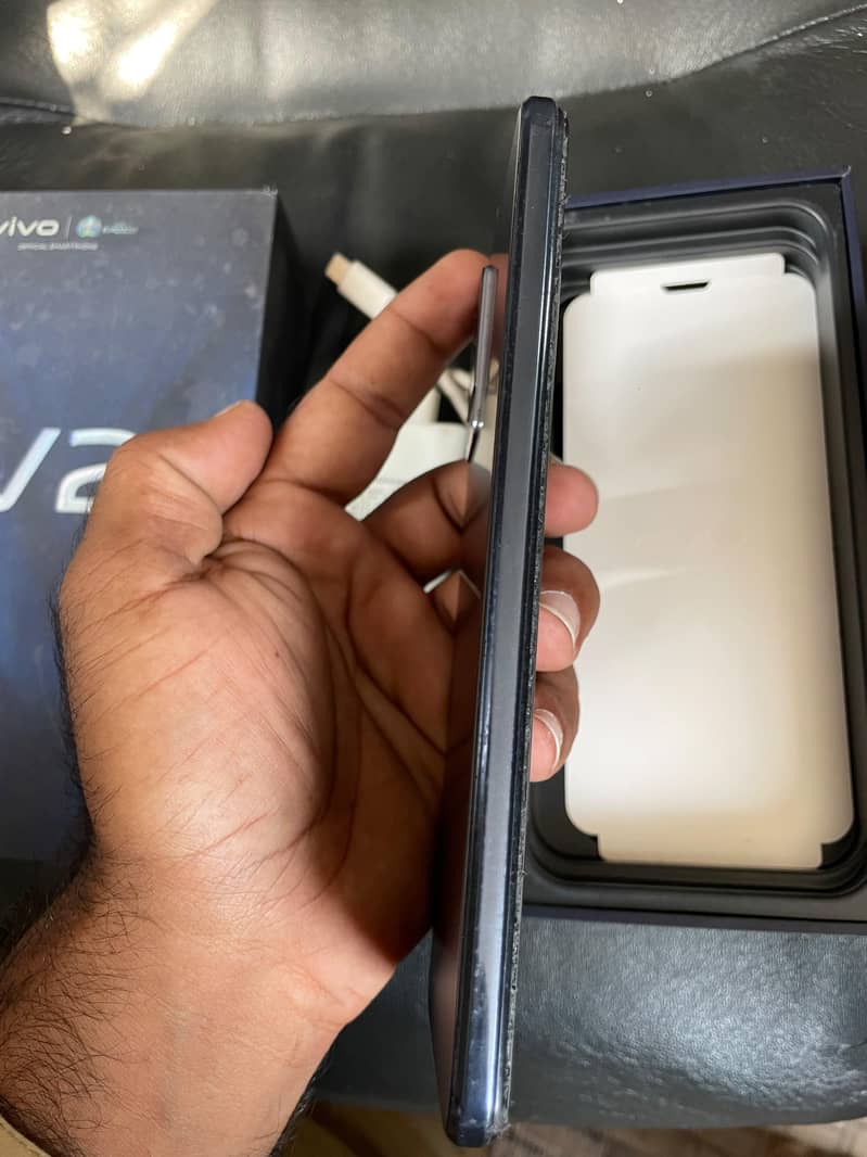 Vivo V21 4