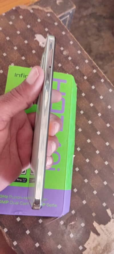 Infinix Hot 40i 8/128 full box 03016052069 is no pe rabta kren