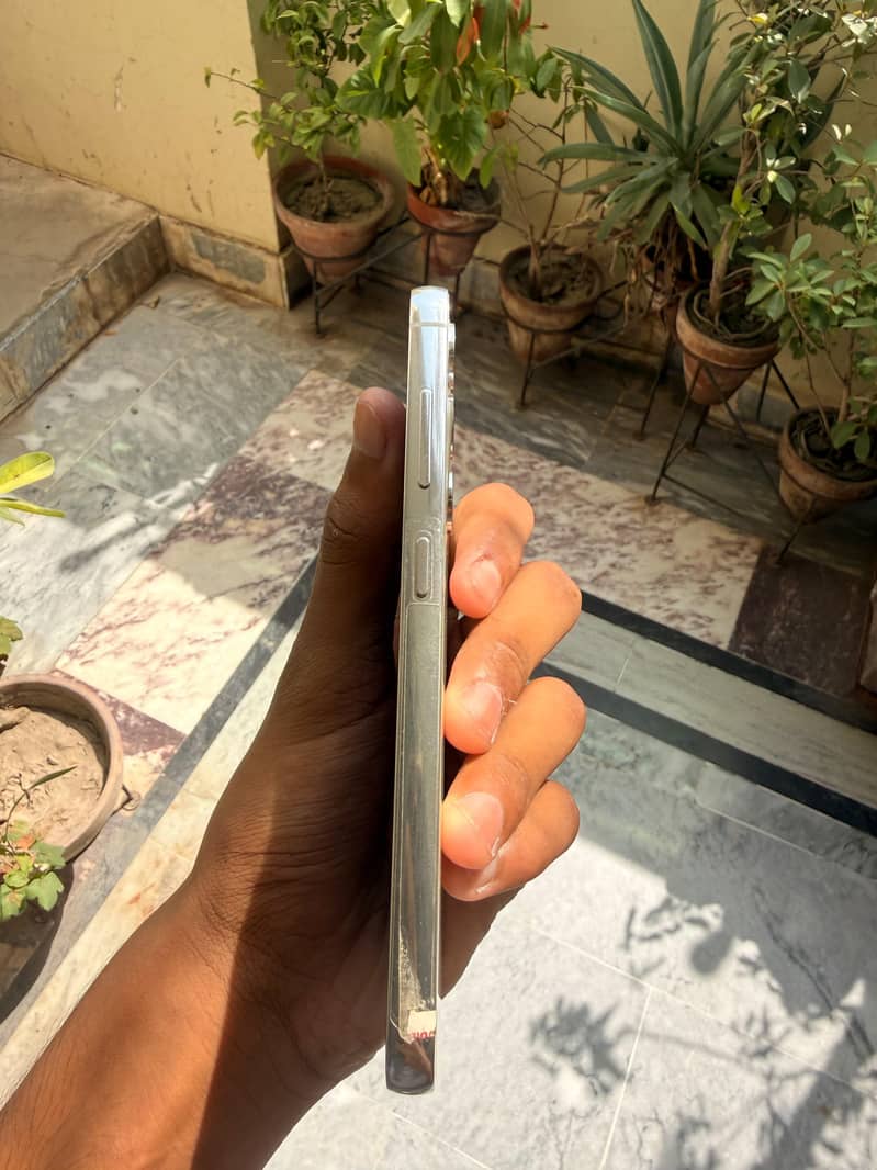 Samsung Mobile S23 4