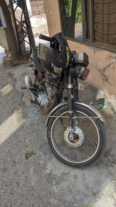 Honda 125 he blkl ok koi mashallah ni 1 lahk 20 tak dimand he
