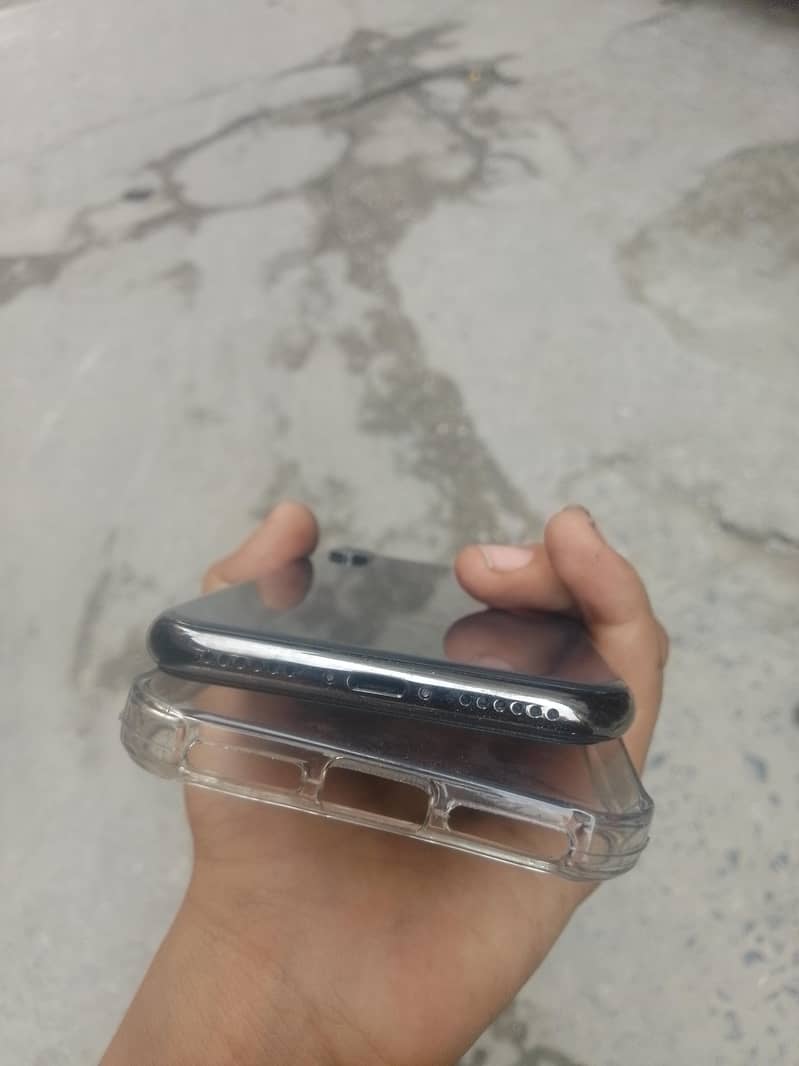 Apple iPhone X 3
