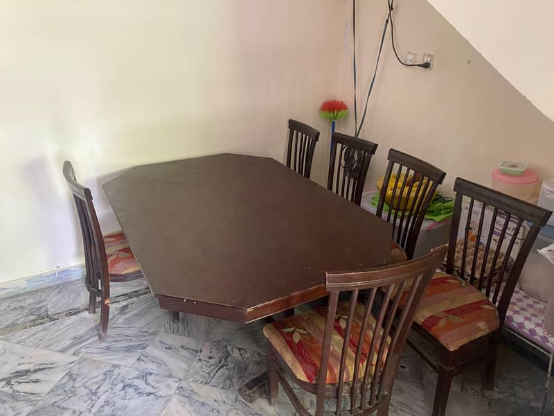 Dining table for sale 0