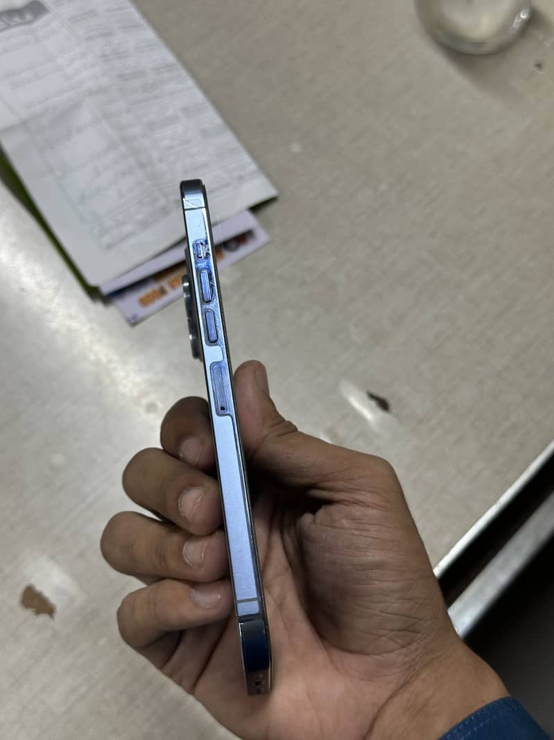 Apple iPhone 13 Pro Max 4