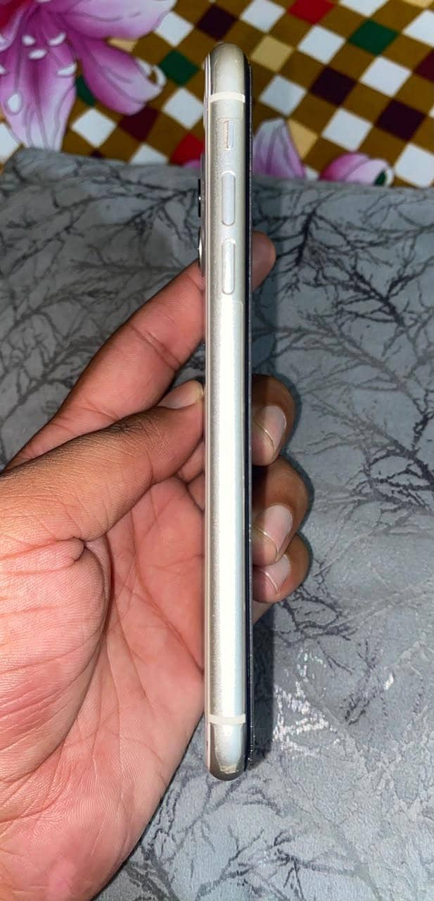 Apple iPhone 11 5