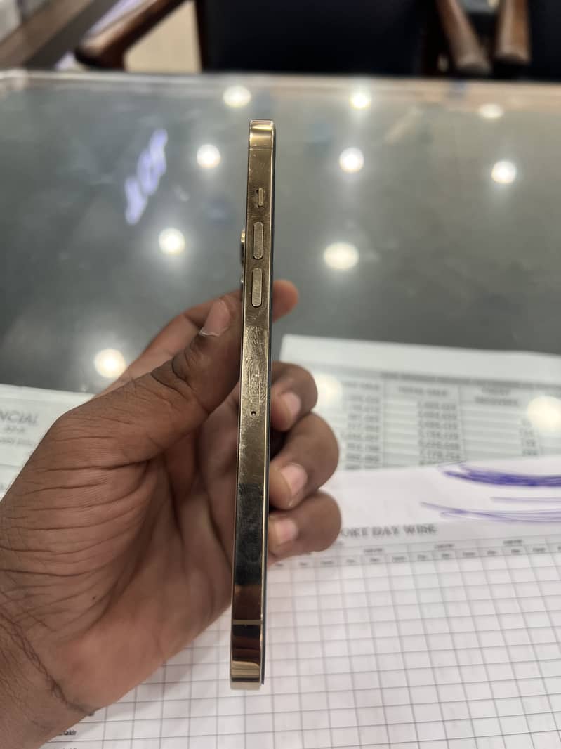 Apple iPhone 12 Pro Max 3