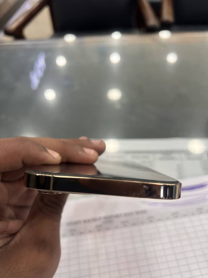 Apple iPhone 12 Pro Max 4