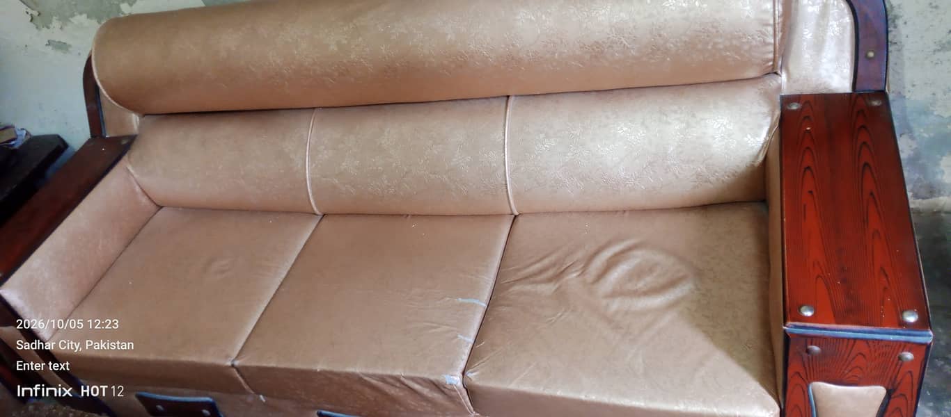 Five seaters lather sofa lush condition 1
