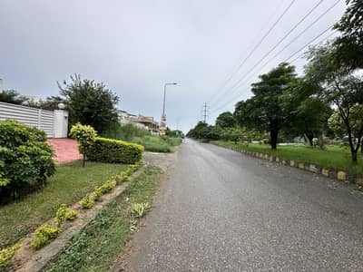 10 Marla Plot For Sale