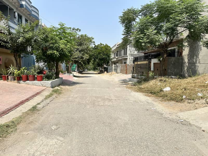 10 Marla Plot For Sale 2